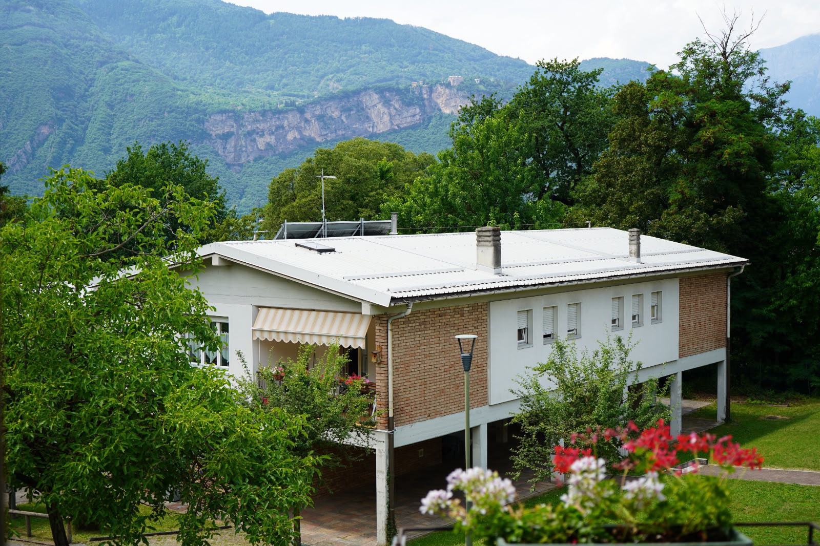 Giovane in appartamento accompagnato — percorso autonomia Villaggio SOS Trento
